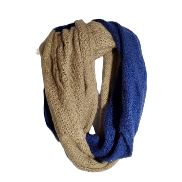 𝅺CREAM and Blue Infinity Scarf - Picture 1 of 7